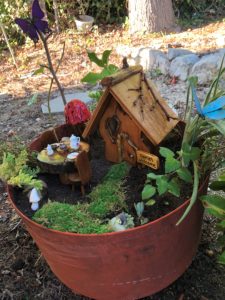 Outdoor Fairy Garden in a Pot (4)