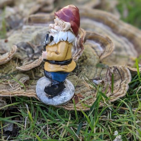 Yellow Gnome with Shears4